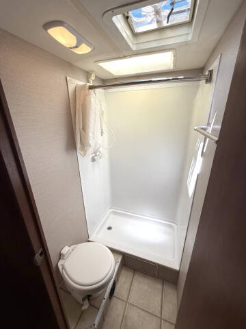 2010 Fleetwood RV Bounder 30’ Double Slide!!!