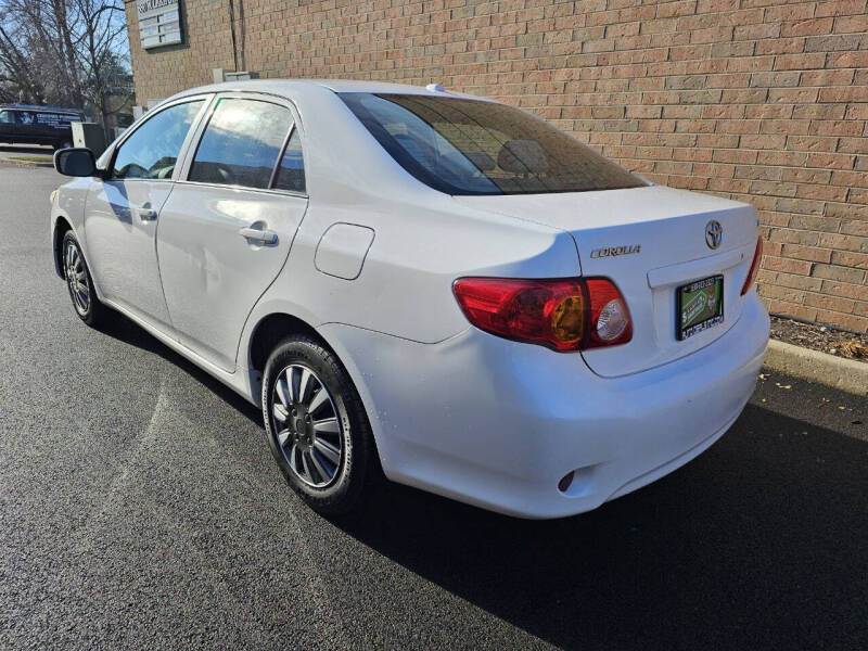 2009 Toyota Corolla LE photo 8