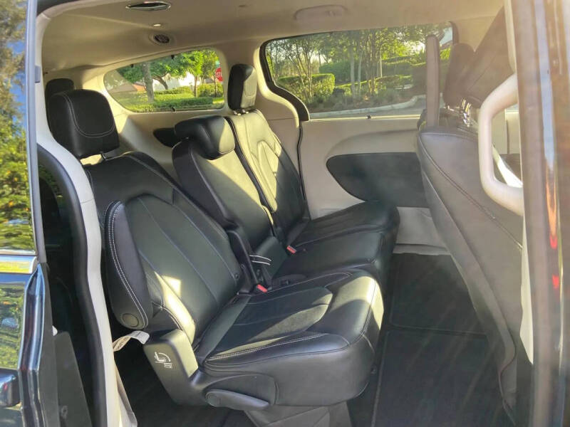 2022 Chrysler Pacifica Touring L