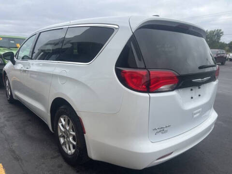 2023 Chrysler Voyager LX