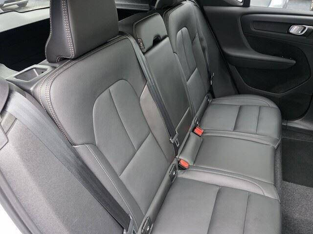 2024 Volvo XC40 B5 Plus Dark Theme