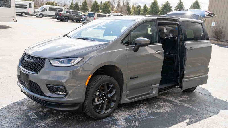 2023 Chrysler Pacifica Touring L