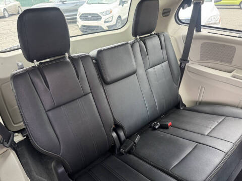 2016 Chrysler Town and Country Touring