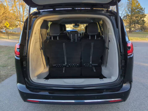 2023 Chrysler Pacifica Plug-In Hybrid Touring L