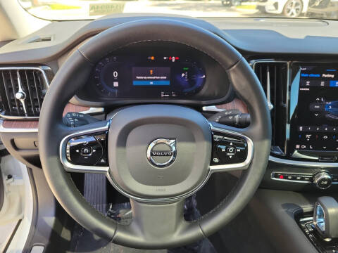 2024 Volvo S60 Recharge T8 Plus Dark Theme