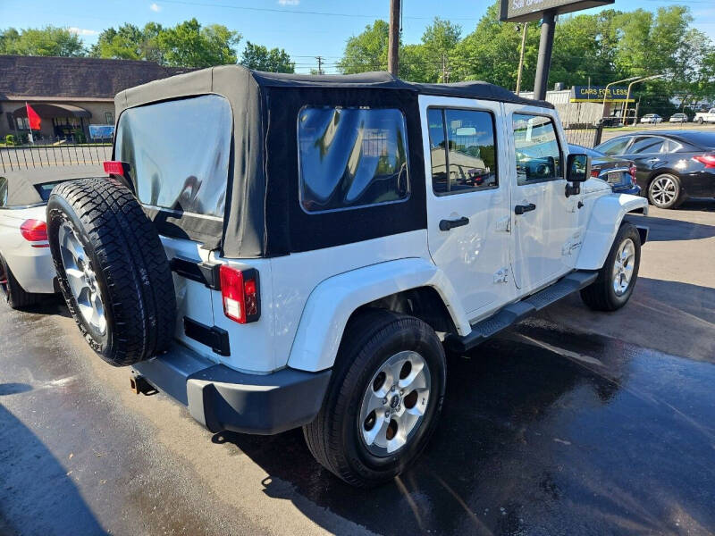 2013 Jeep Wrangler Unlimited Sahara photo 6