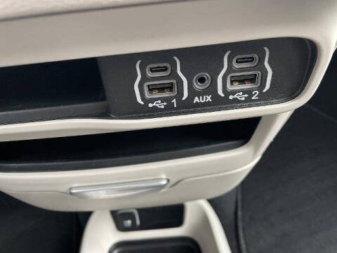 2024 Chrysler Voyager LX