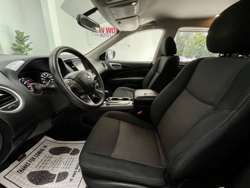 2019 Nissan Pathfinder SV