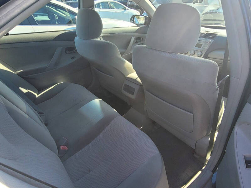 2010 Toyota Camry LE photo 6