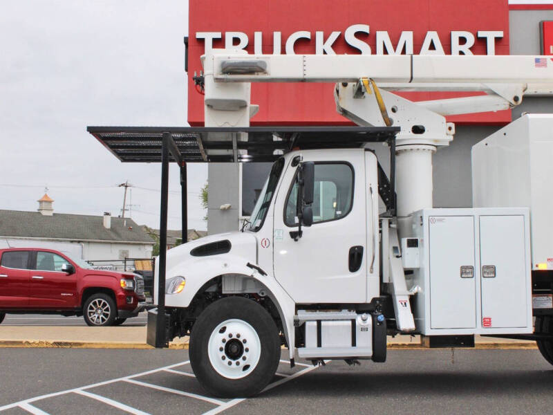 2023 Freightliner M2 106