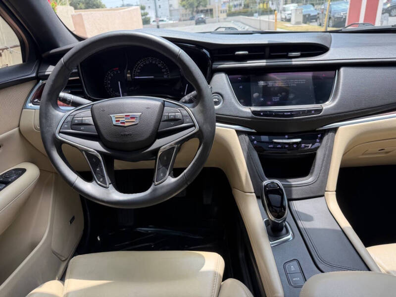 2017 Cadillac XT5 Premium Luxury
