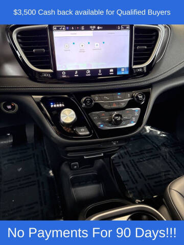 2026 Chrysler Pacifica Select