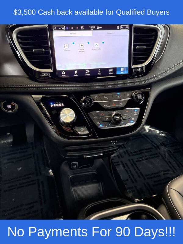 2026 Chrysler Pacifica Select