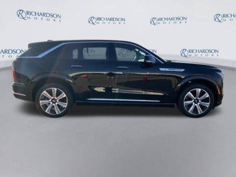 2025 Cadillac Escalade IQ Luxury 2