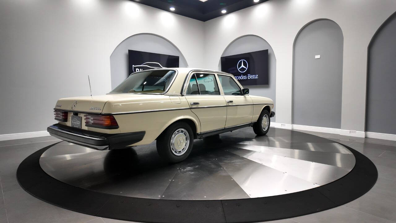 1983 Mercedes-Benz 240-Class 6