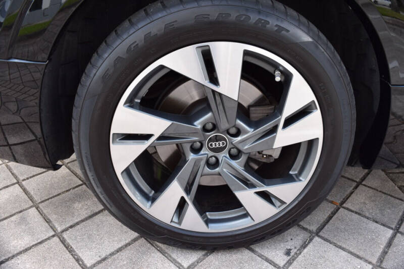 2022 Audi e-tron quattro Premium