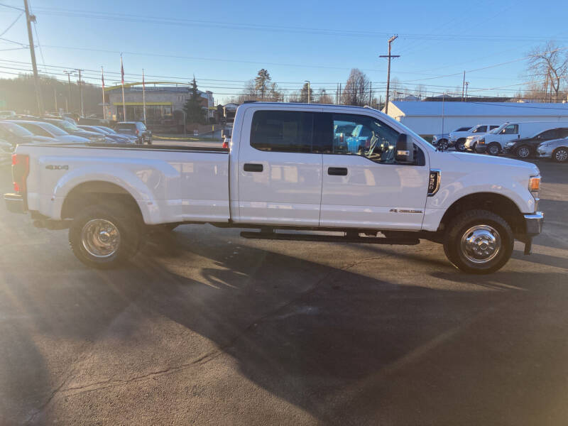 2022 Ford F-350 Super Duty XLT photo 4