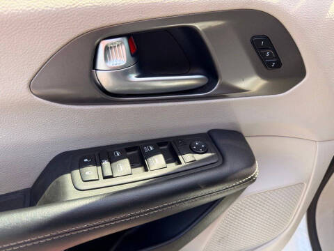 2023 Chrysler Pacifica Plug-In Hybrid Touring L