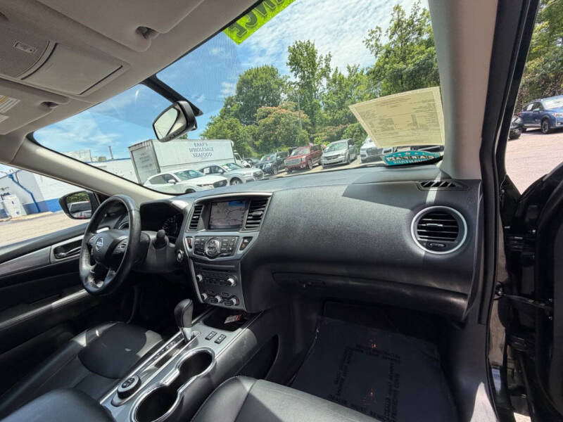 2019 Nissan Pathfinder SL