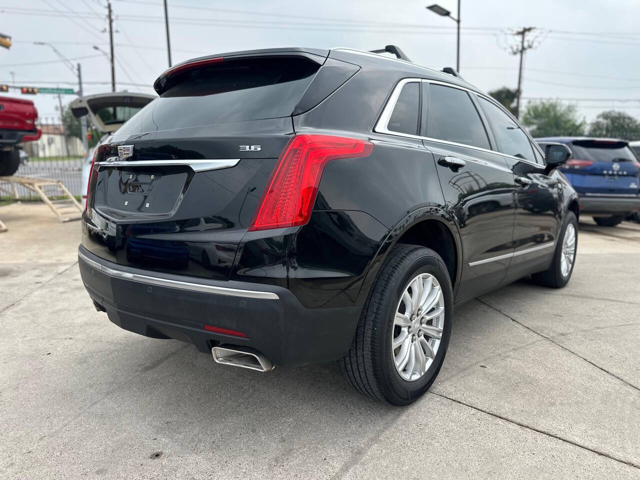 Black 2017 Cadillac XT5 Base 4dr SUV 22