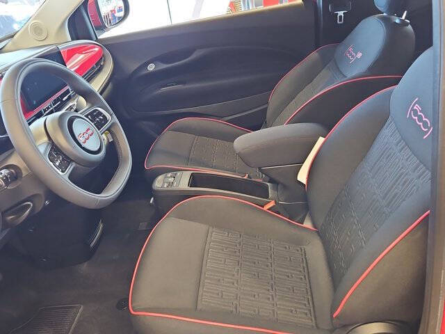 2024 FIAT 500e Inspi(RED)