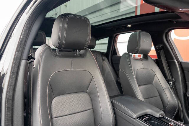 2018 Jaguar XF Sportbrake 33