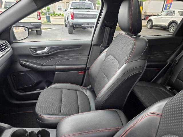 2023 Ford Escape ST-Line Select