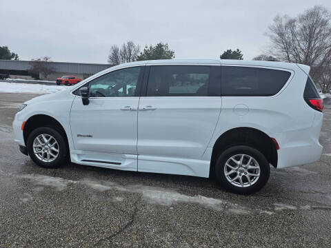 2024 Chrysler Pacifica Touring