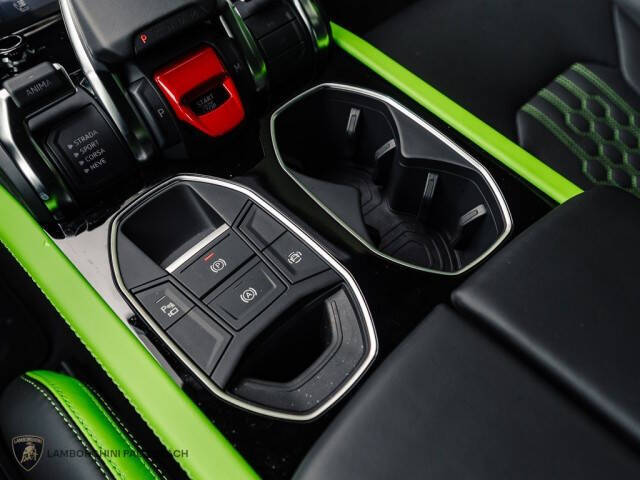 2025 Lamborghini Urus SE