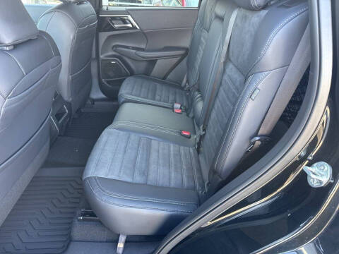 2026 Mitsubishi Outlander SE