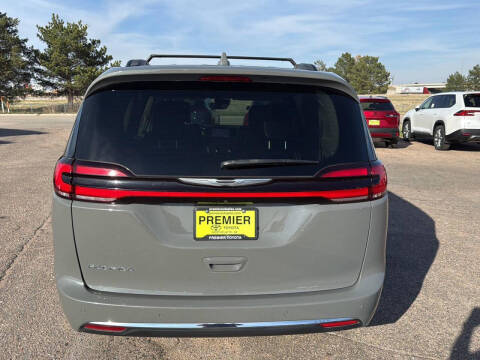 2022 Chrysler Pacifica Touring L