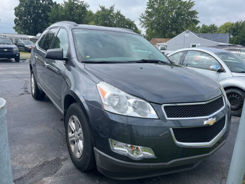 2009 Chevrolet Traverse for sale at HEDGES USED CARS in Carleton MI