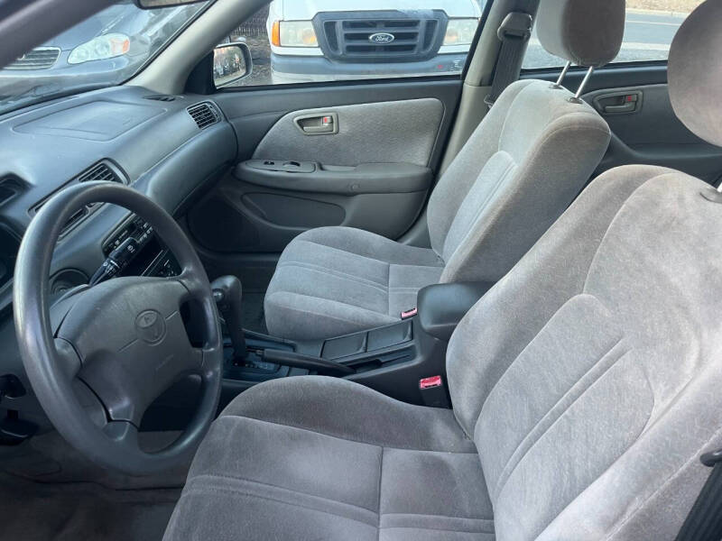 1998 Toyota Camry LE photo 15