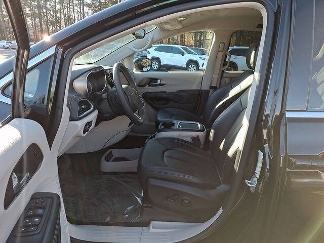 2024 Chrysler Pacifica Plug-In Hybrid Select