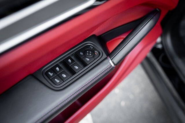 2023 Porsche Cayenne Platinum Edition