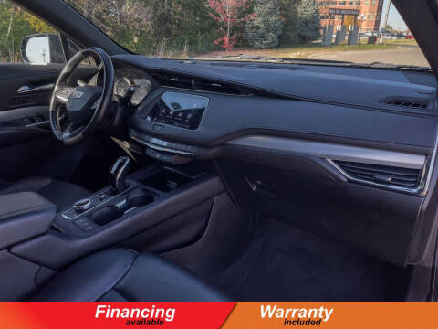 2023 Cadillac XT4 Premium Luxury