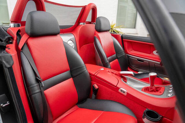 2001 BMW Z8 34