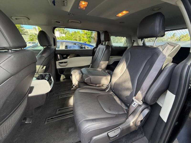 2023 Kia Carnival EX
