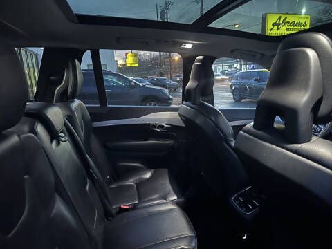 2016 Volvo XC90 T6 Momentum