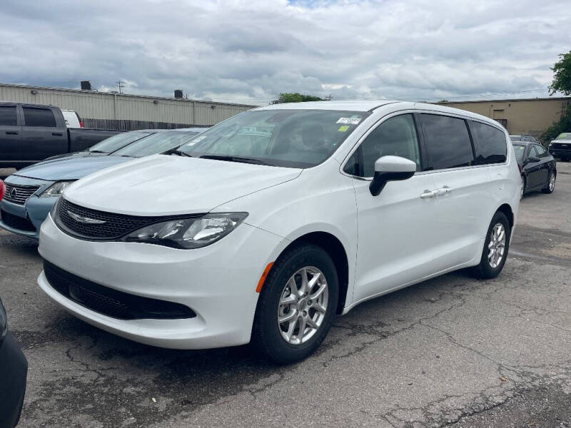 2023 Chrysler Voyager LX
