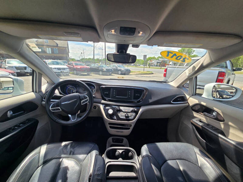 2017 Chrysler Pacifica Touring-L