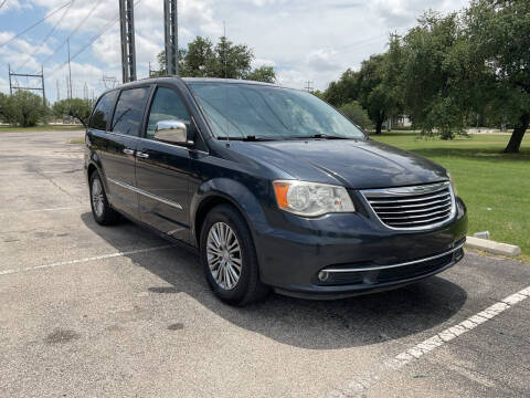 2014 Chrysler Town and Country Touring-L