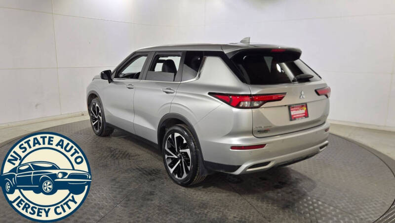 2023 Mitsubishi Outlander SE