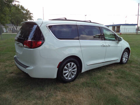2017 Chrysler Pacifica Touring-L