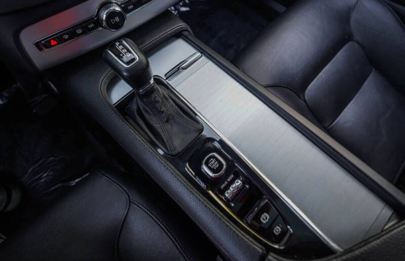 2018 Volvo XC90 T5 Momentum 7-Passenger