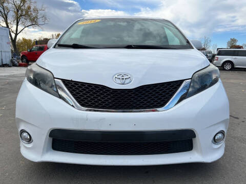 2014 Toyota Sienna SE 8-Passenger