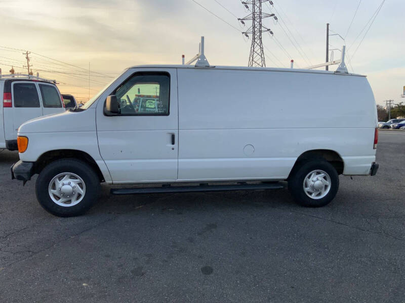 2007 Ford Econoline Van Commercial's photo