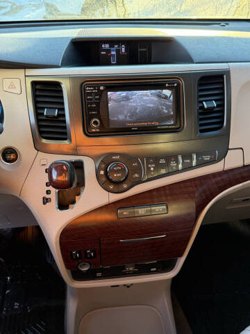 2013 Toyota Sienna XLE 8-Passenger