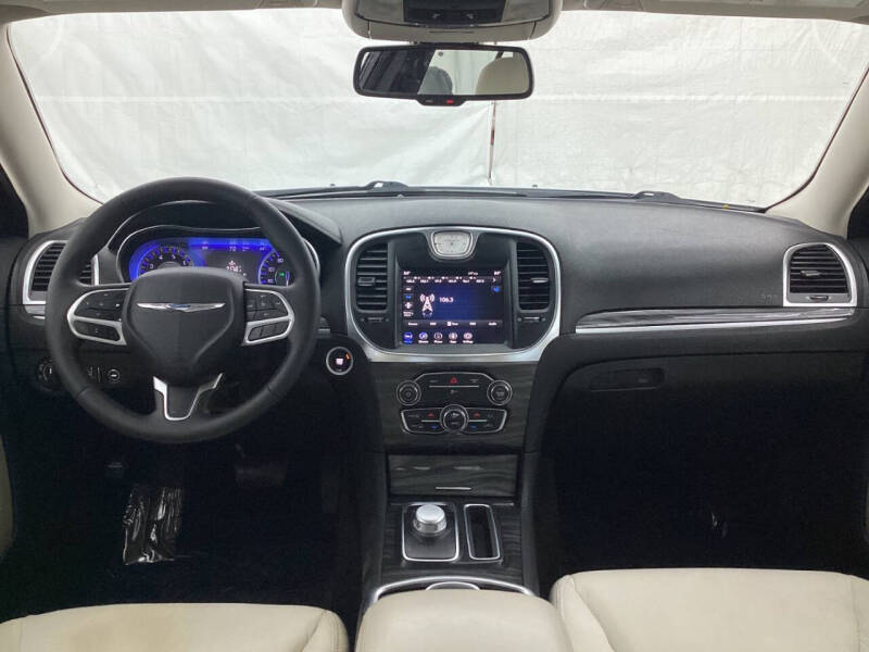 2021 Chrysler 300 Touring