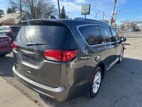 2017 Chrysler Pacifica Touring-L Plus